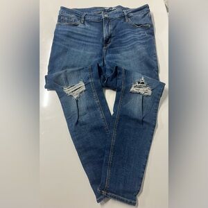 Old Navy Women’s Rockstar Distressed Super Skinny High Rise Jeans 
Size 14   13
